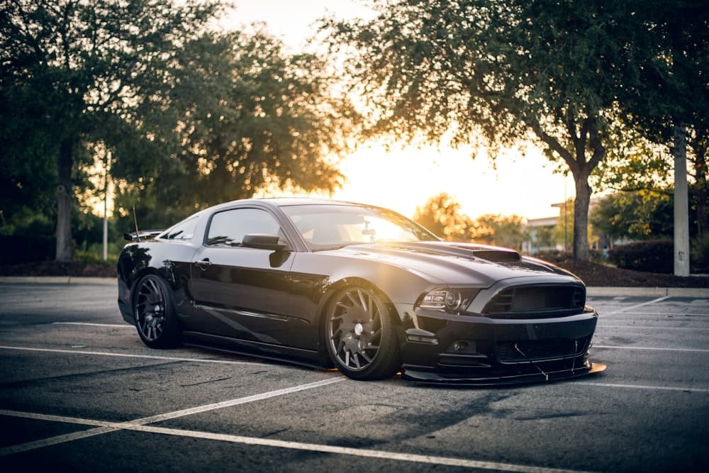Ford Mustang GT 5.0 V8, Shadow Black, Tieferlegung